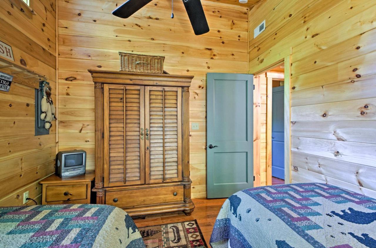 Bryson City Cabin With Fire Pit On Coopers Creek! Bagian luar foto